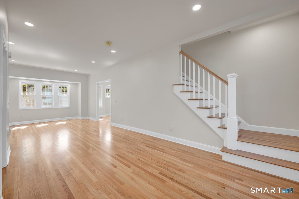 11 Strong Court Plainville CT 06062