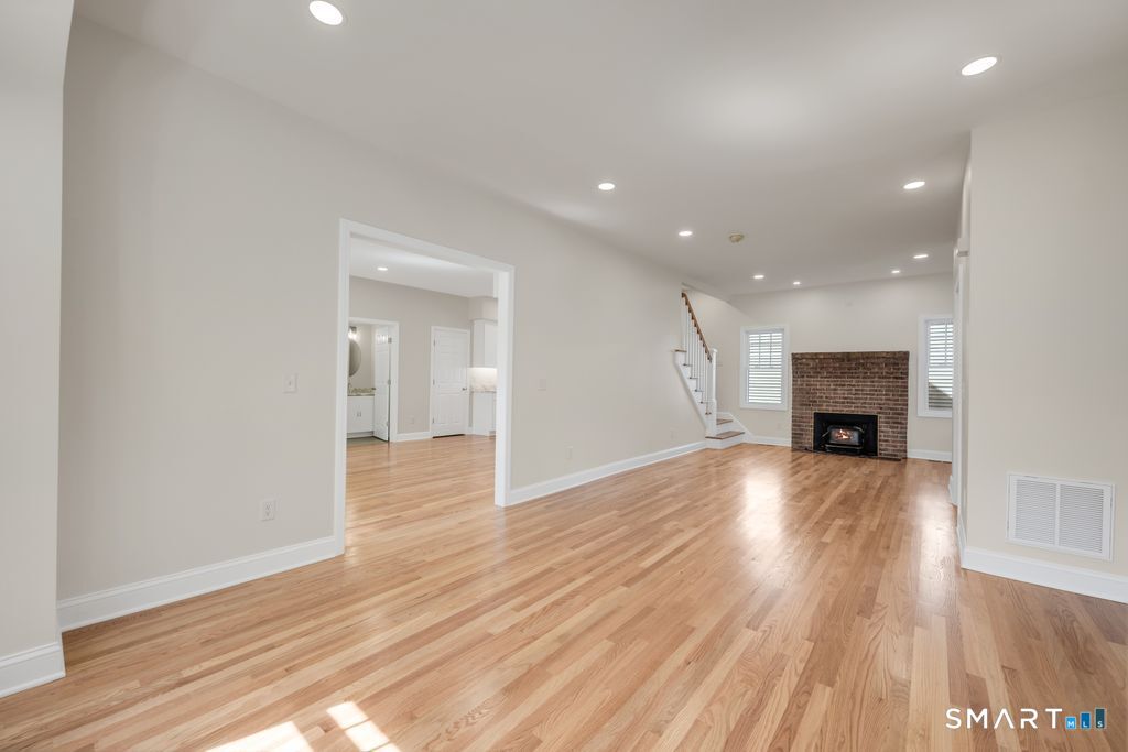 11 Strong Court Plainville CT 06062