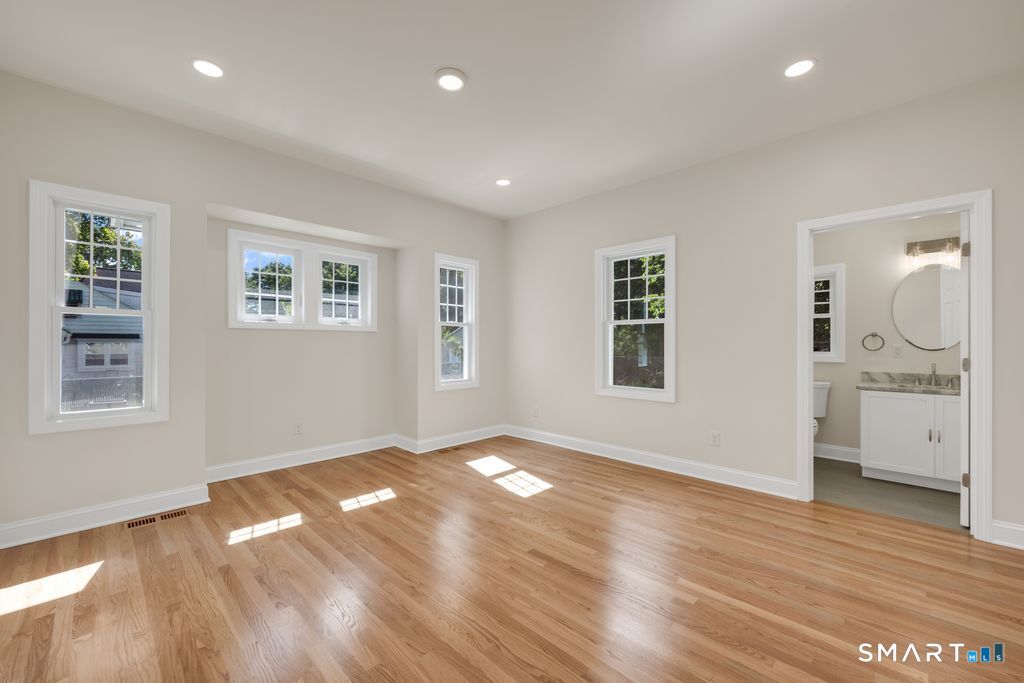 11 Strong Court Plainville CT 06062