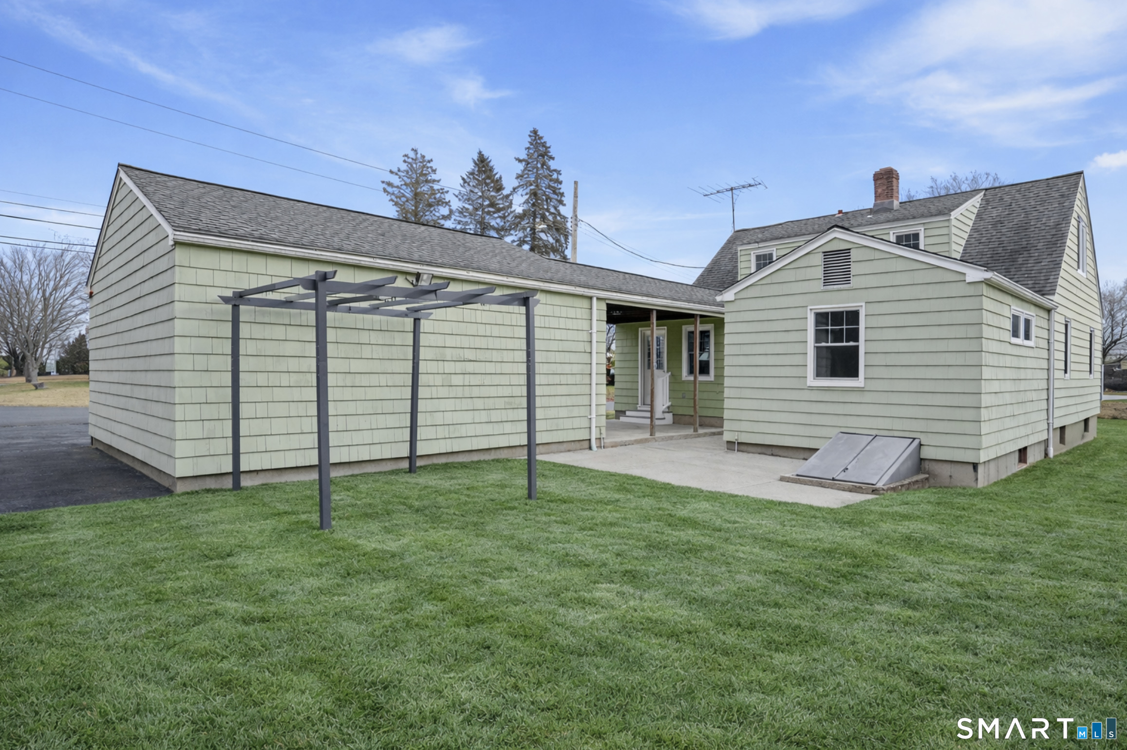 8 Raleigh Road Bridgeport CT 06606