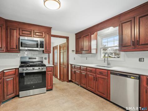 8 Raleigh Road Bridgeport CT 06606