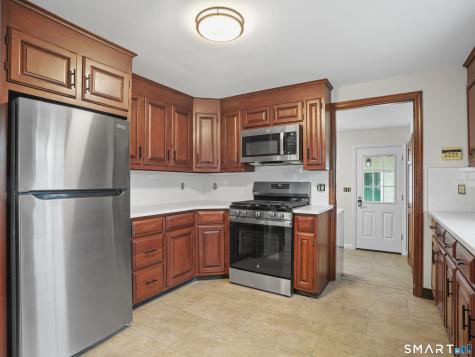 8 Raleigh Road Bridgeport CT 06606