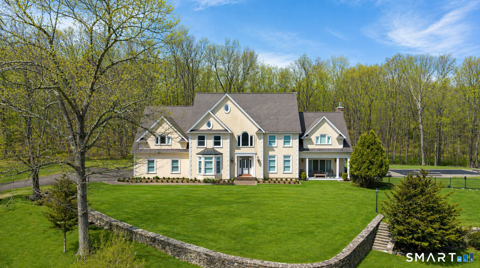 Woodbury CT, 48 Coach Light Drive