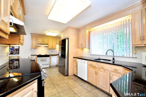 16 Miamis Road West Hartford CT 06117