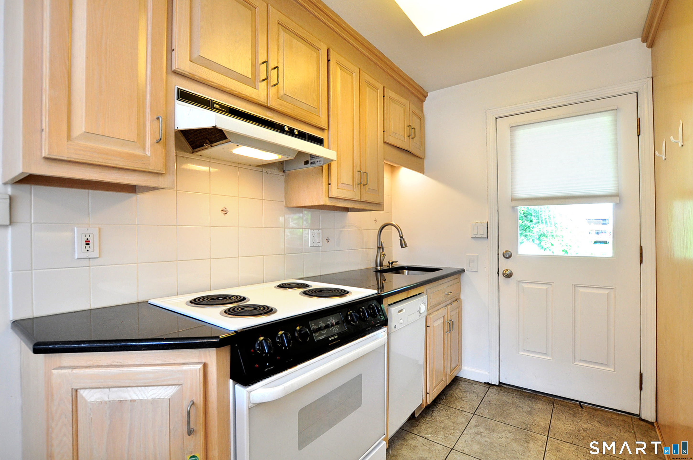 16 Miamis Road West Hartford CT 06117