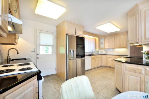 16 Miamis Road West Hartford CT 06117