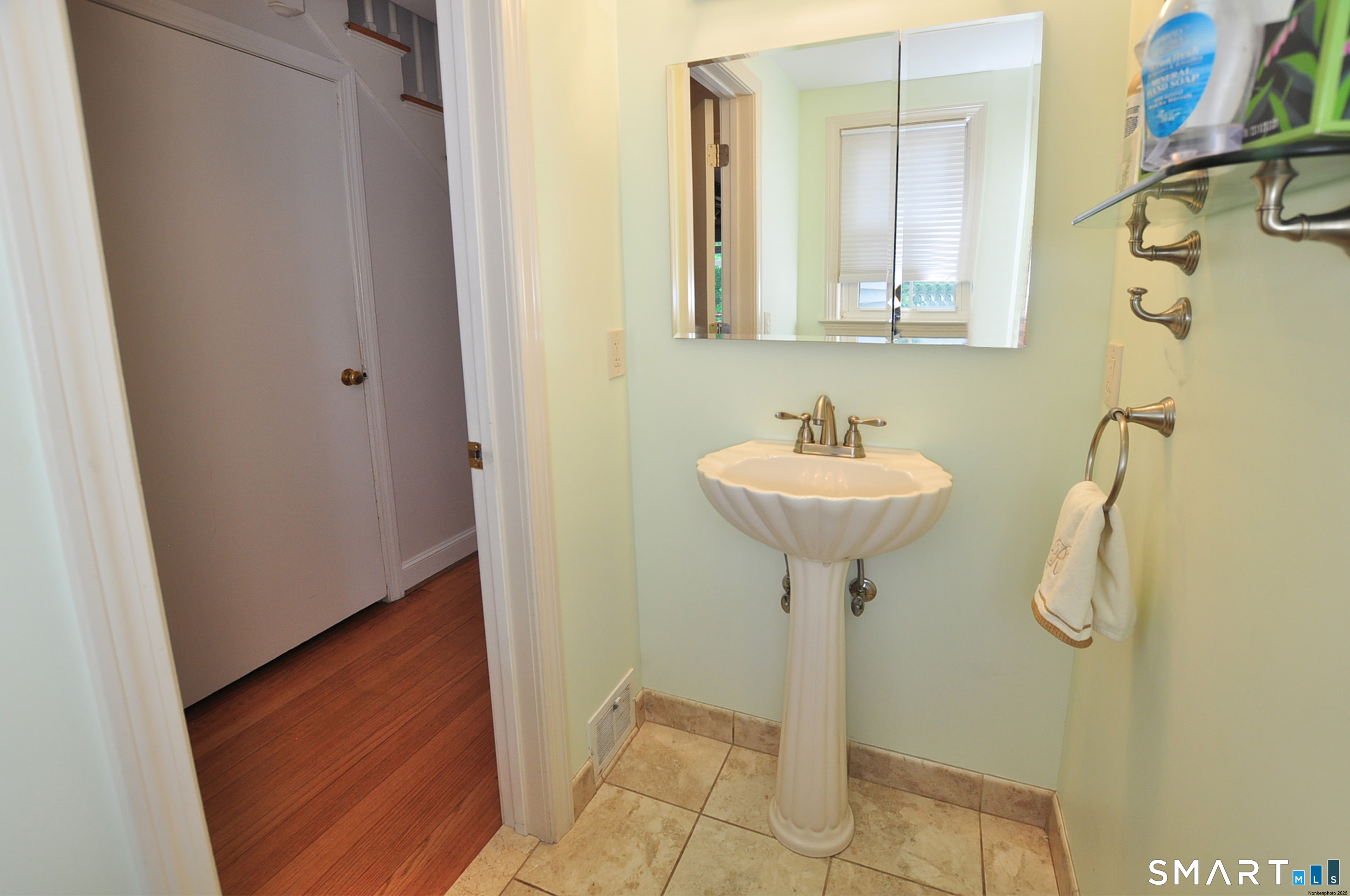 16 Miamis Road West Hartford CT 06117