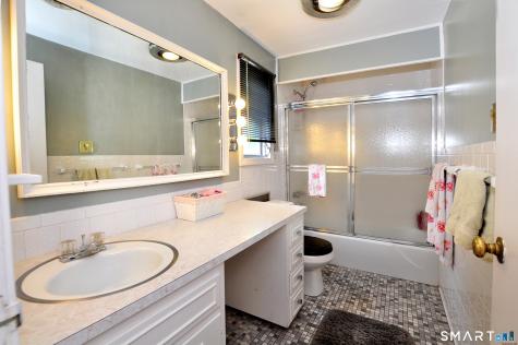 16 Miamis Road West Hartford CT 06117