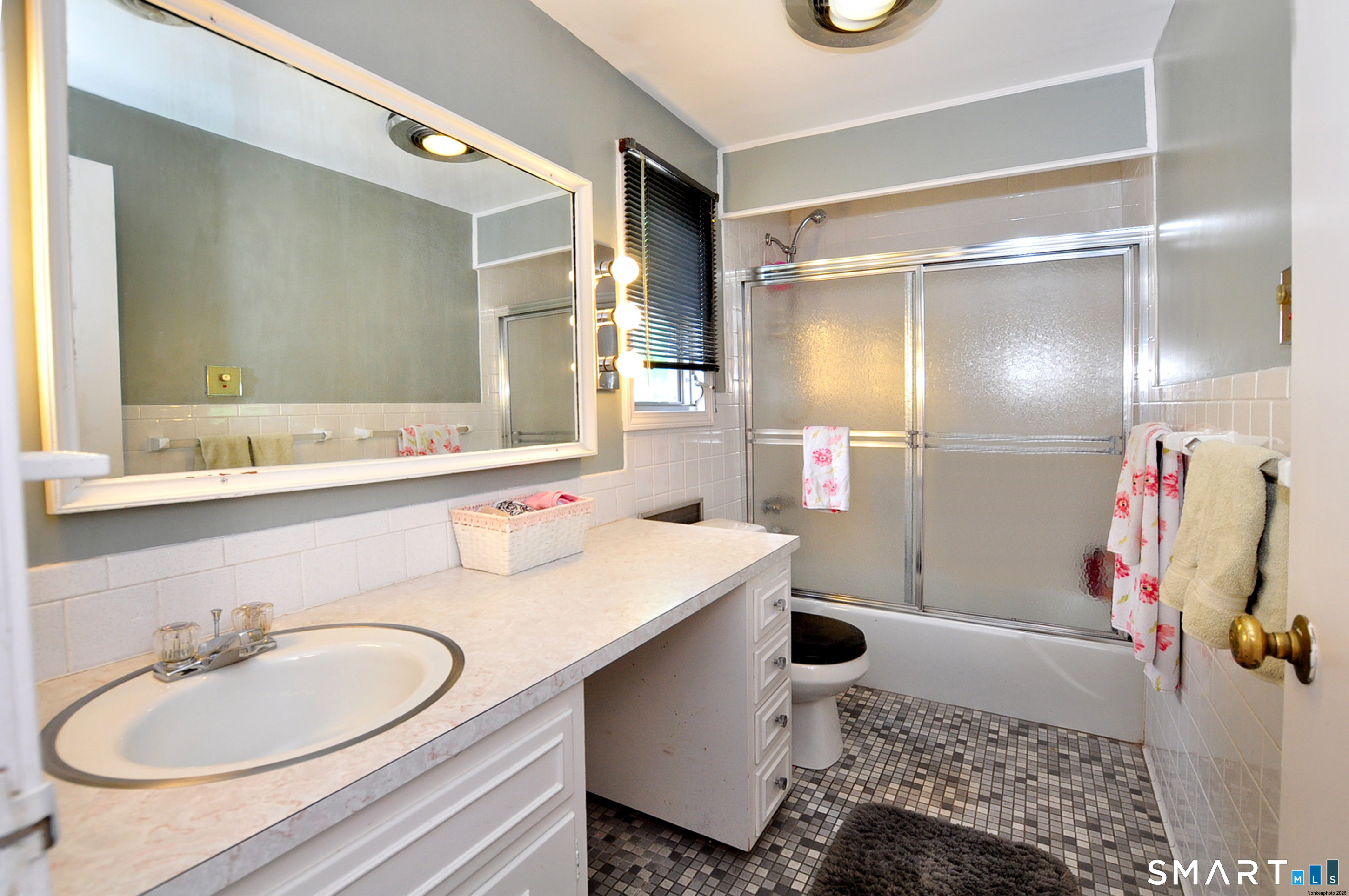 16 Miamis Road West Hartford CT 06117