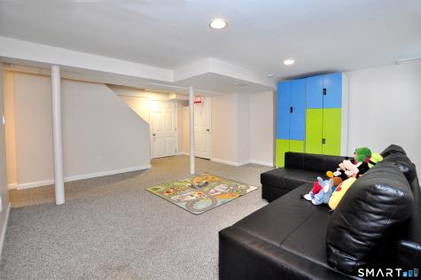 16 Miamis Road West Hartford CT 06117