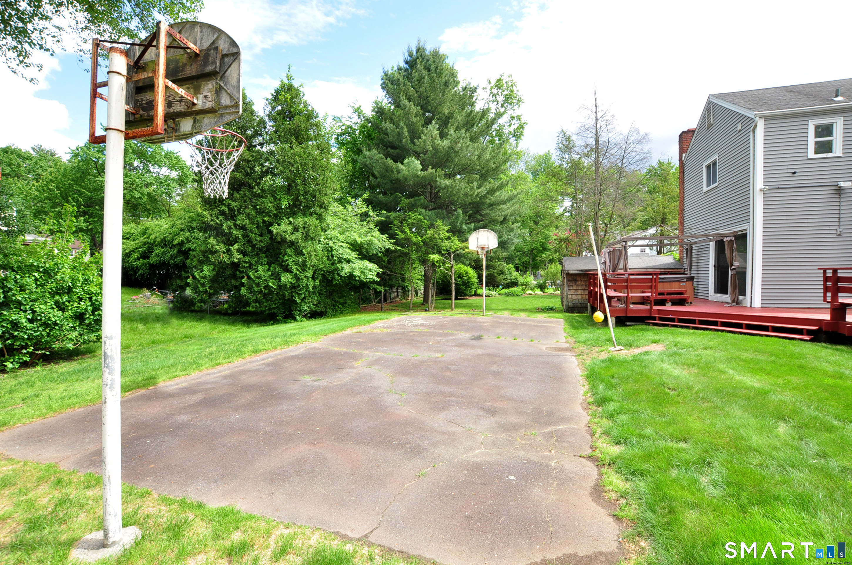 16 Miamis Road West Hartford CT 06117