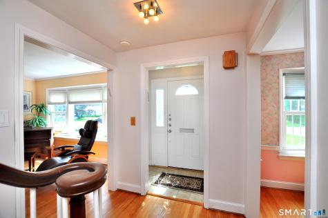 16 Miamis Road West Hartford CT 06117