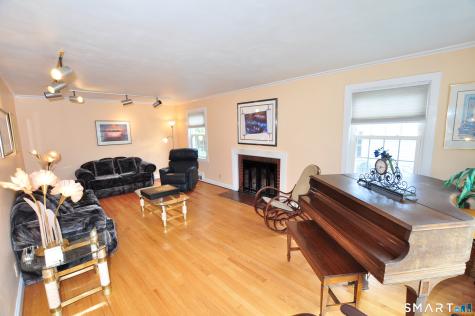 16 Miamis Road West Hartford CT 06117