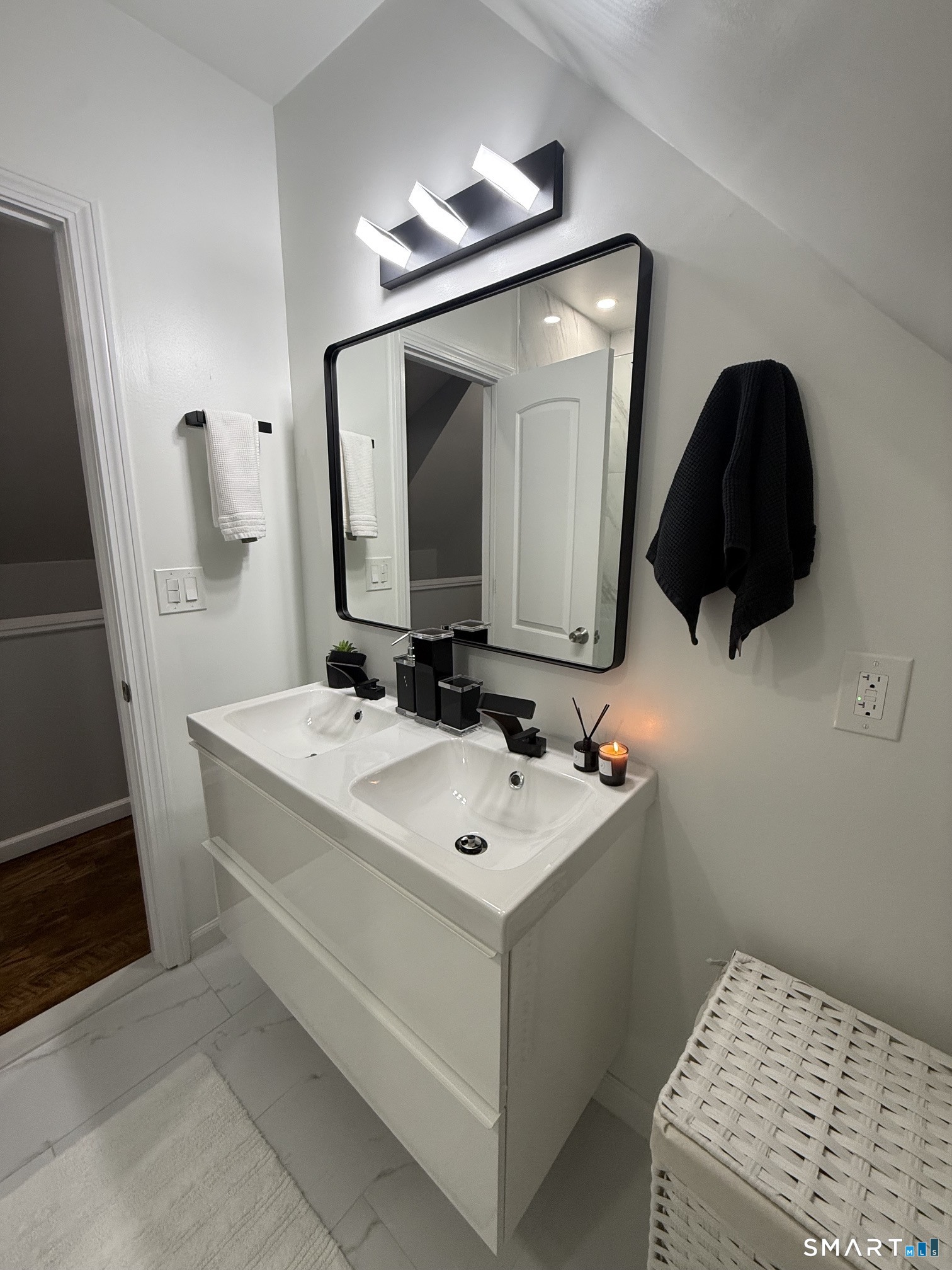 28 Brookside Avenue Bridgeport CT 06606