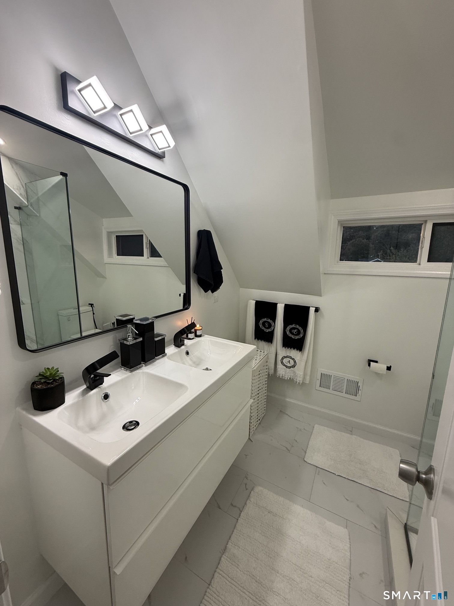 28 Brookside Avenue Bridgeport CT 06606