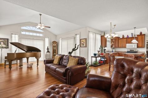87 Wanda Lane Middletown CT 06457