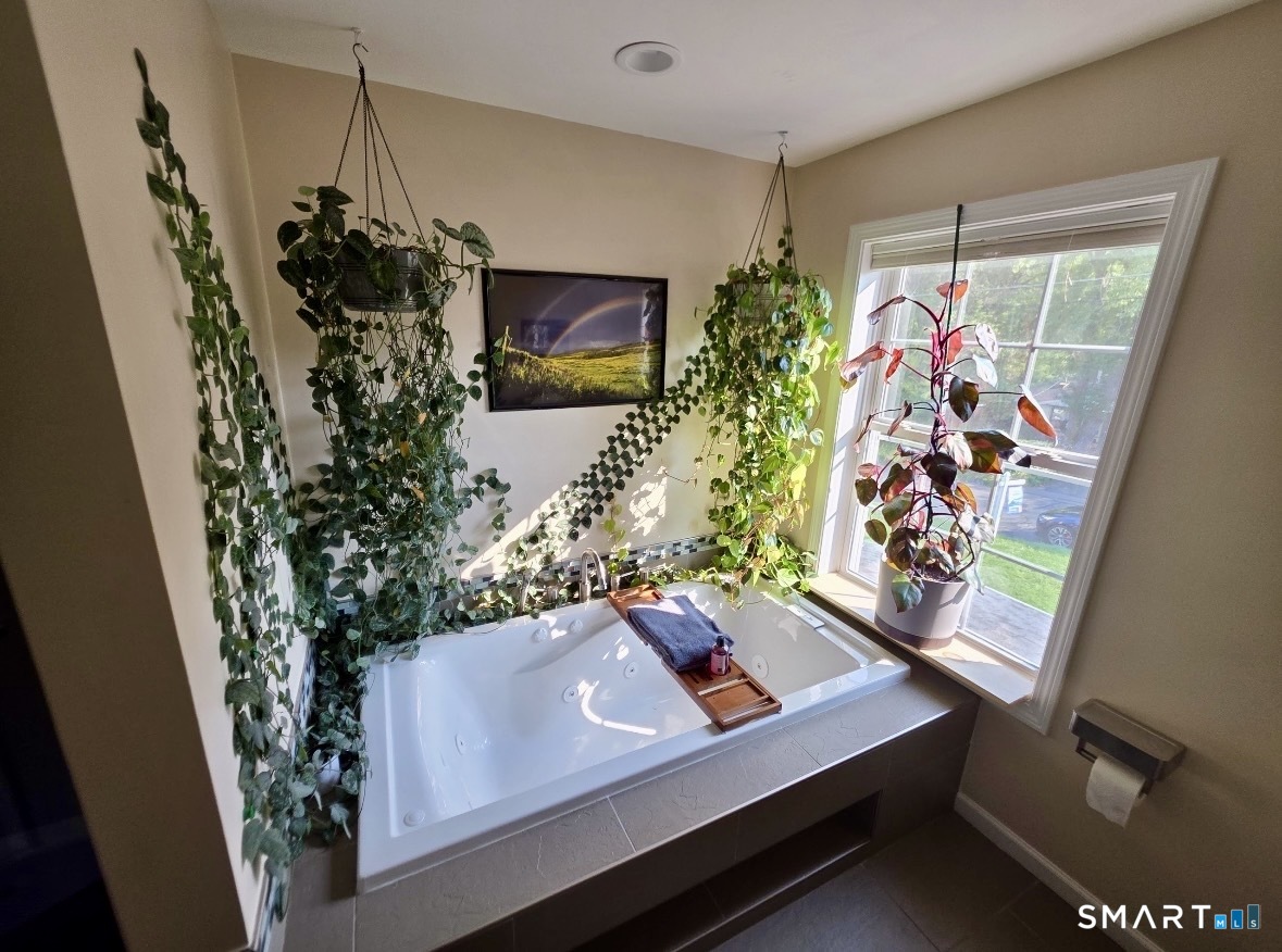 71 Lakeview Road Plymouth CT 06786