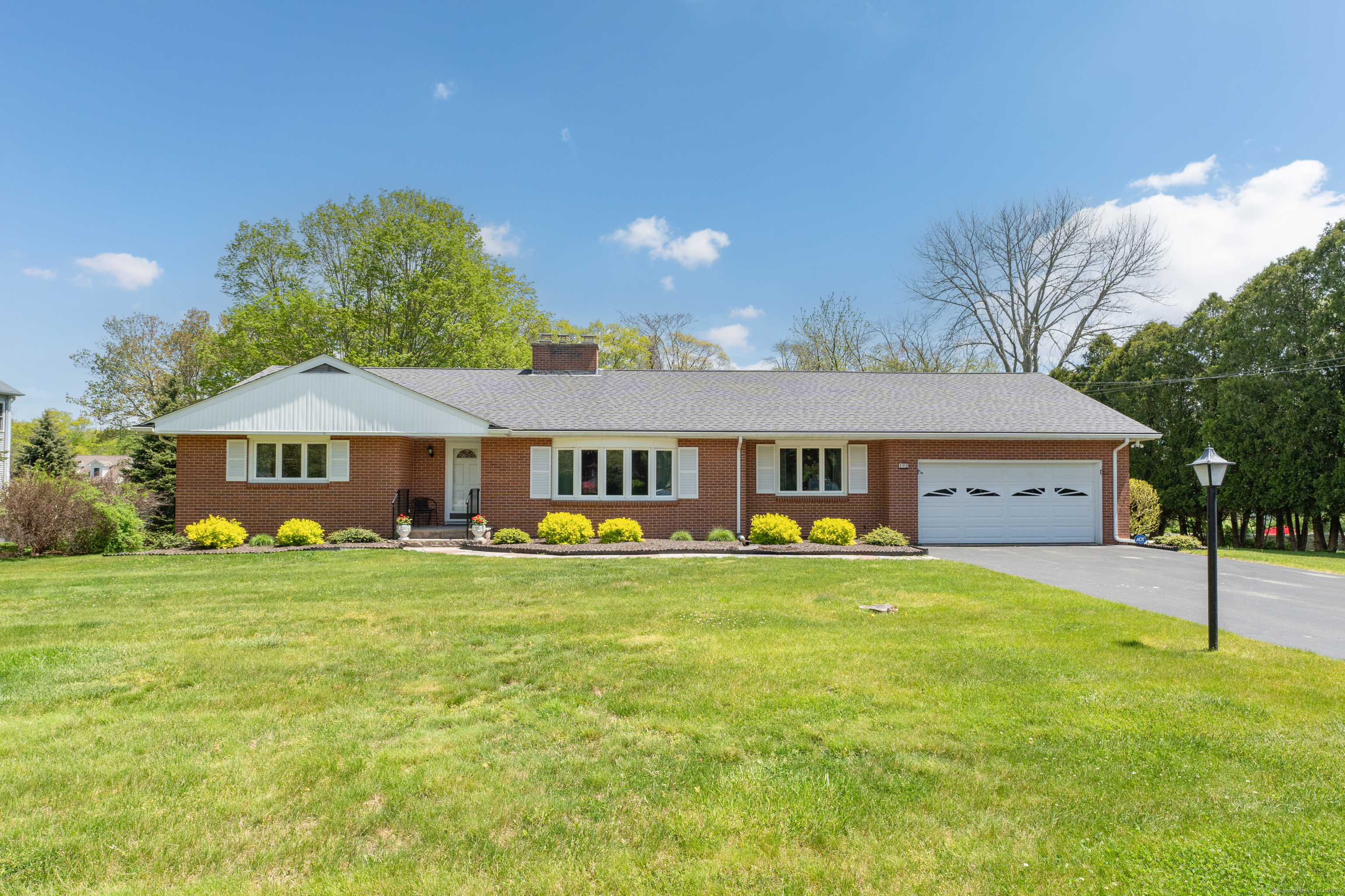 192 Great Neck Road Waterford CT 06385