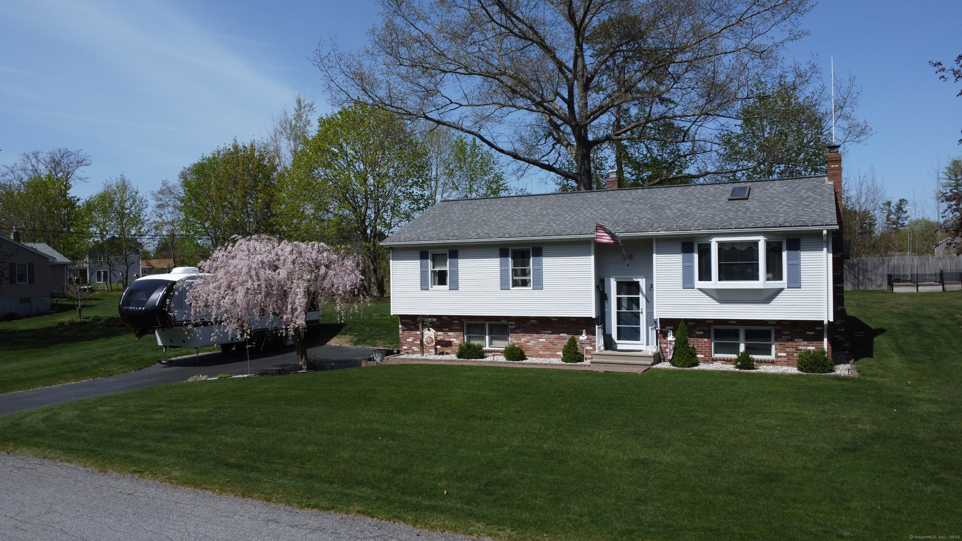 34 Bonnette Avenue Thompson CT 06277