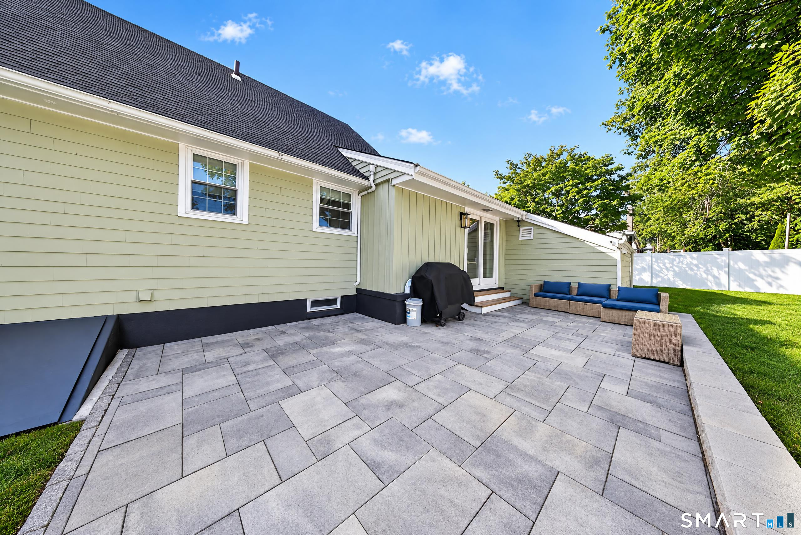 18 Maple Street Trumbull CT 06611