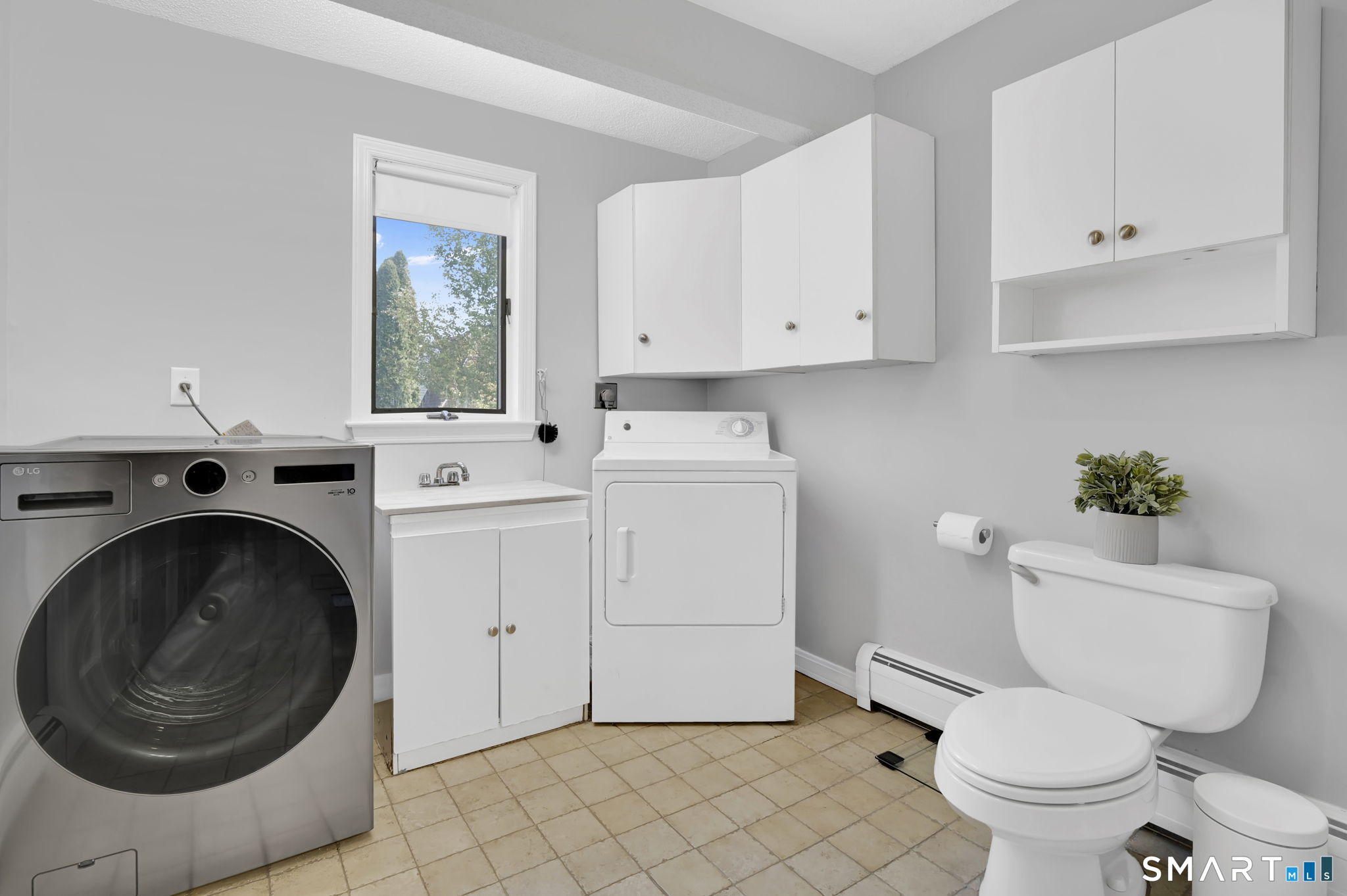 61 Cedar Street Newington CT 06111