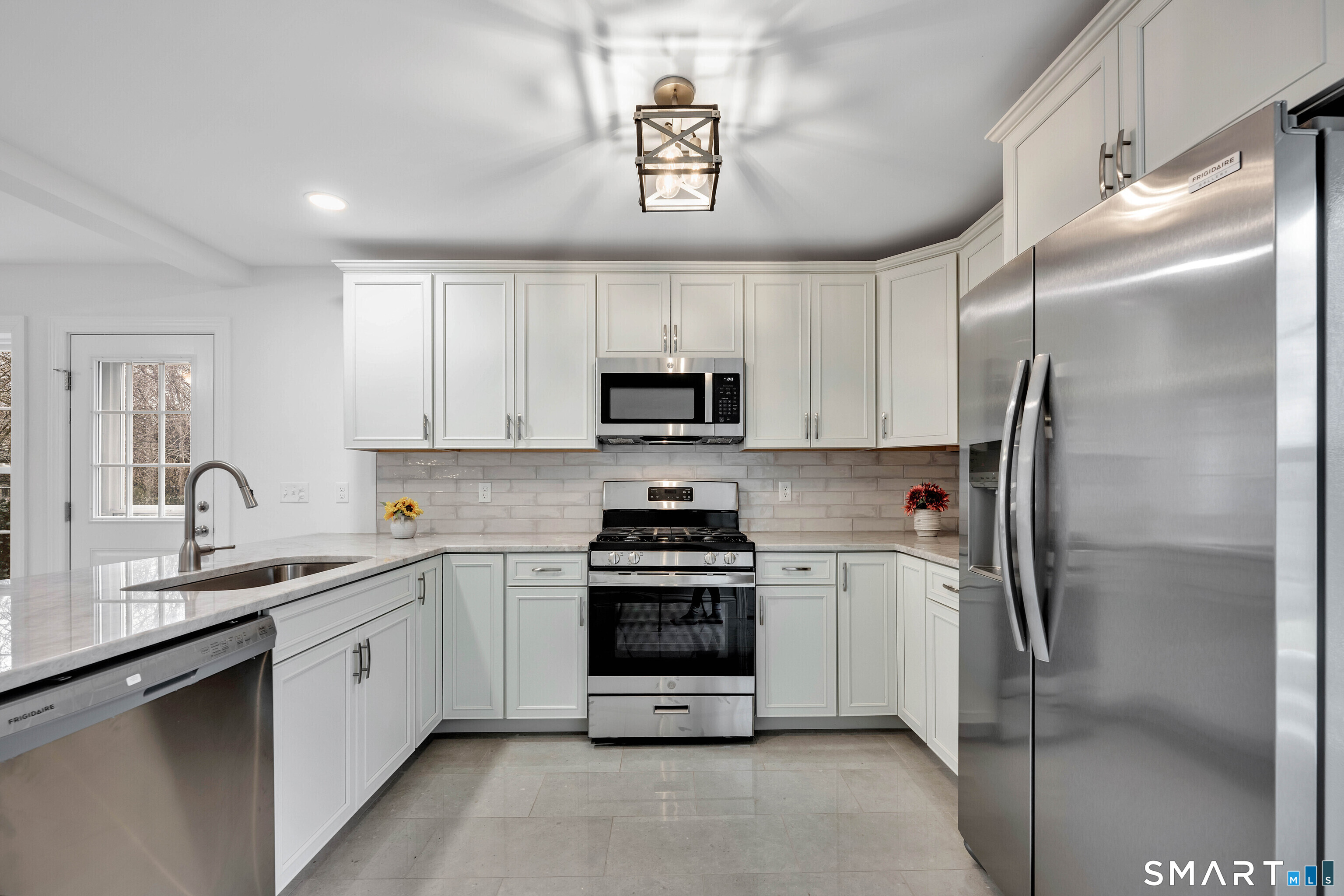 39 Robbins Avenue Newington CT 06111