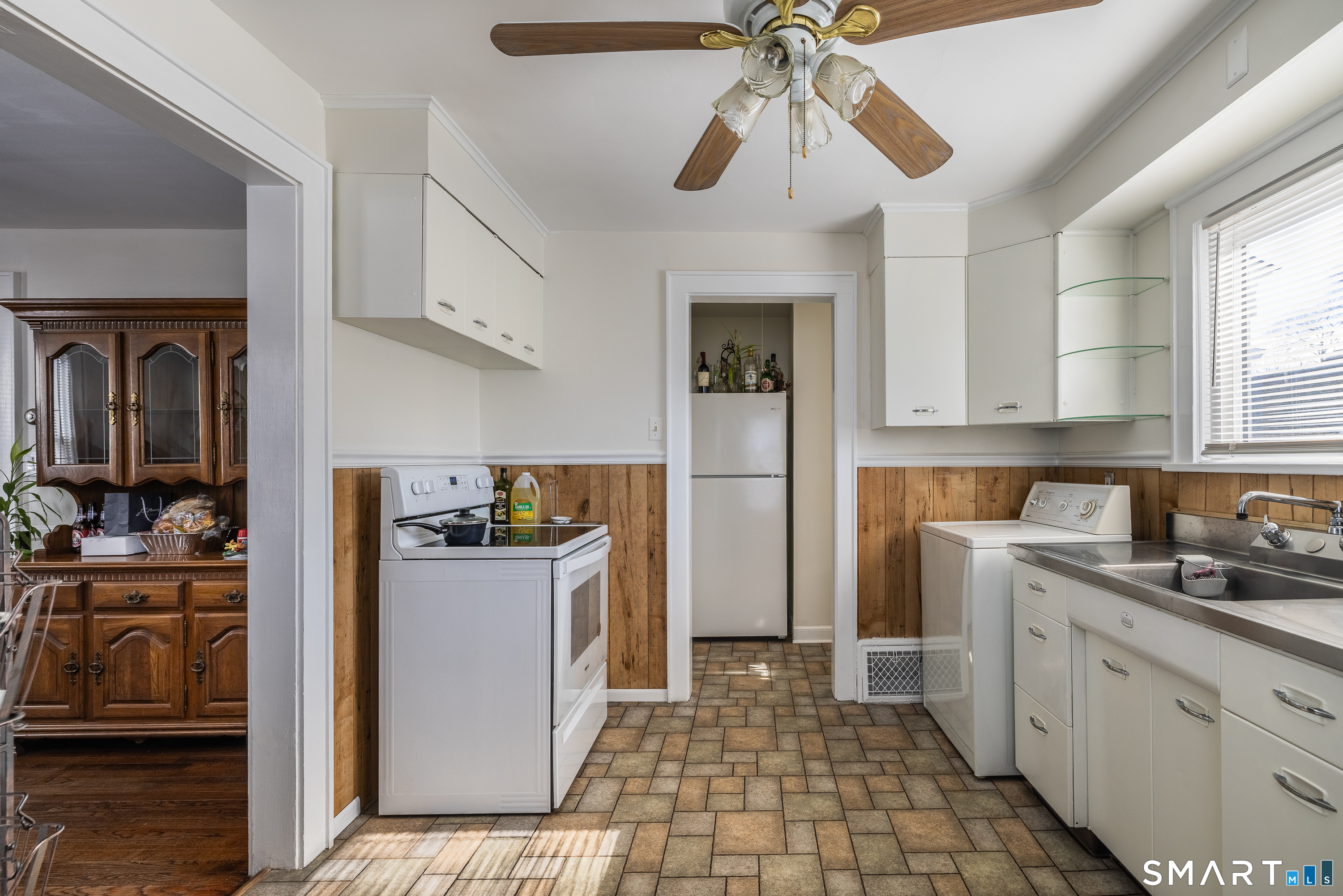 61 Astoria Avenue Bridgeport CT 06604