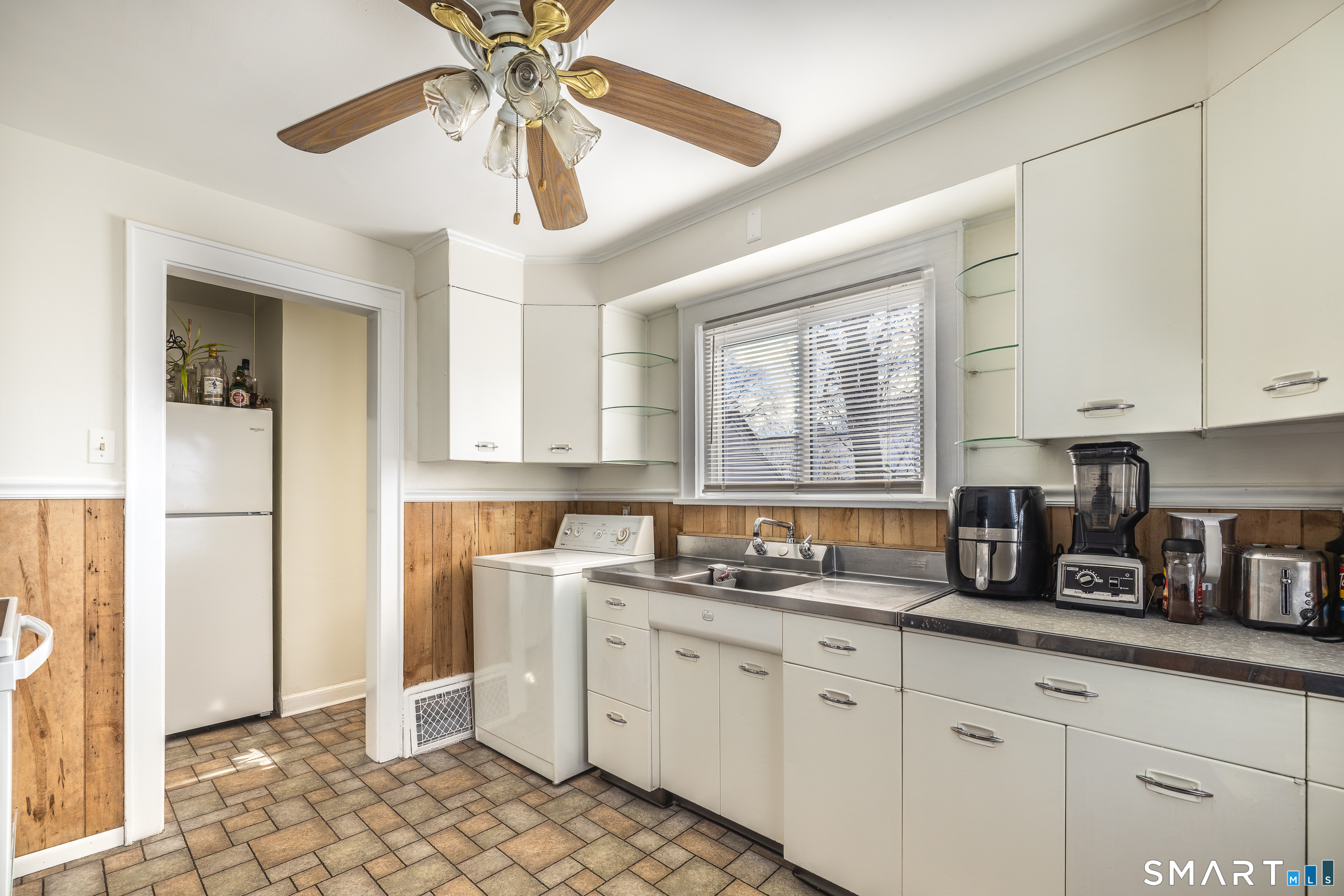 61 Astoria Avenue Bridgeport CT 06604