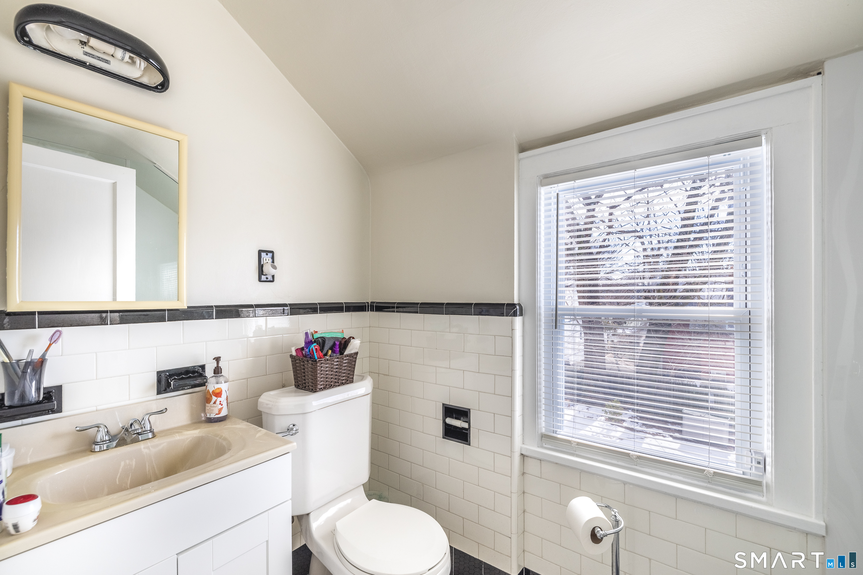 61 Astoria Avenue Bridgeport CT 06604