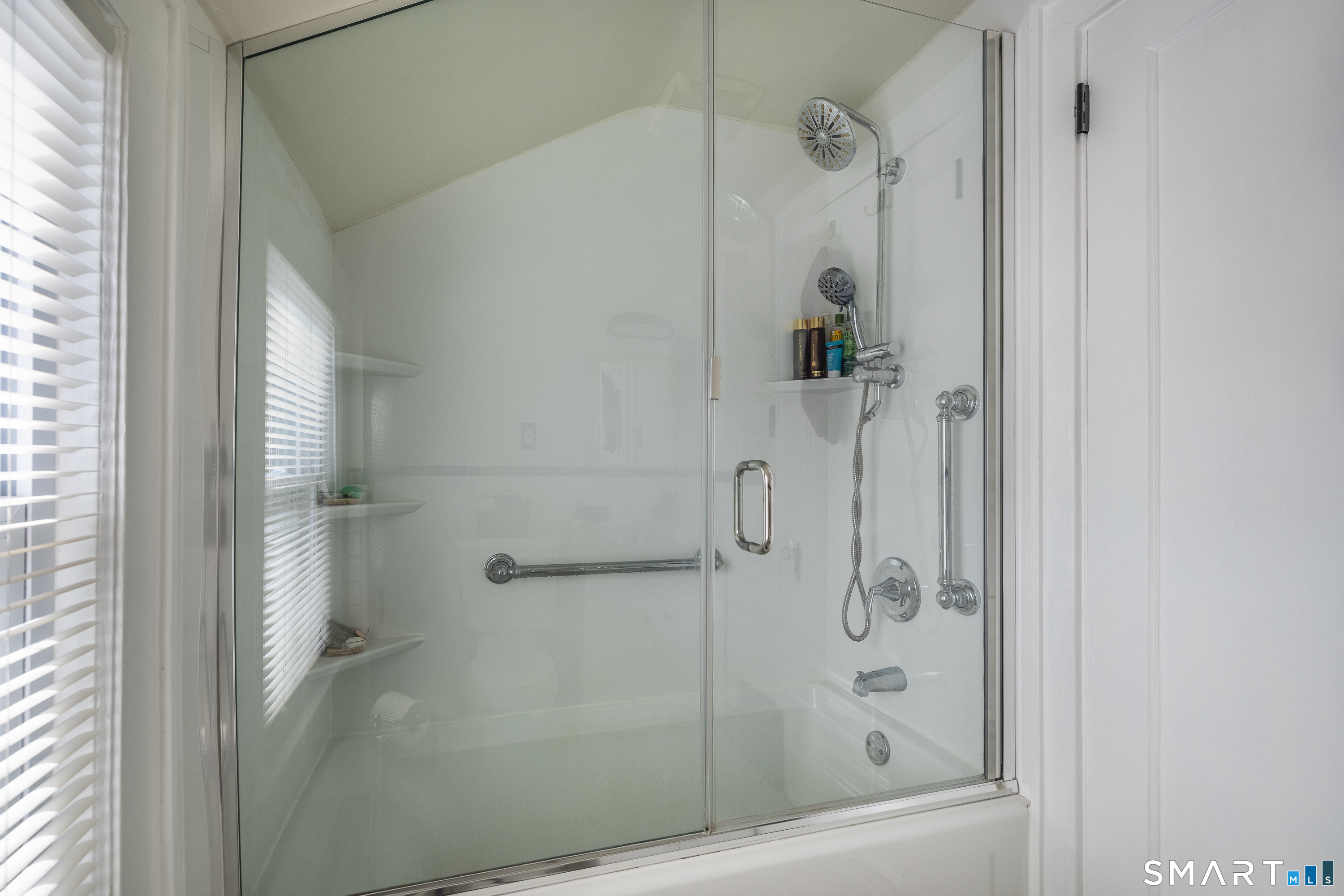 61 Astoria Avenue Bridgeport CT 06604