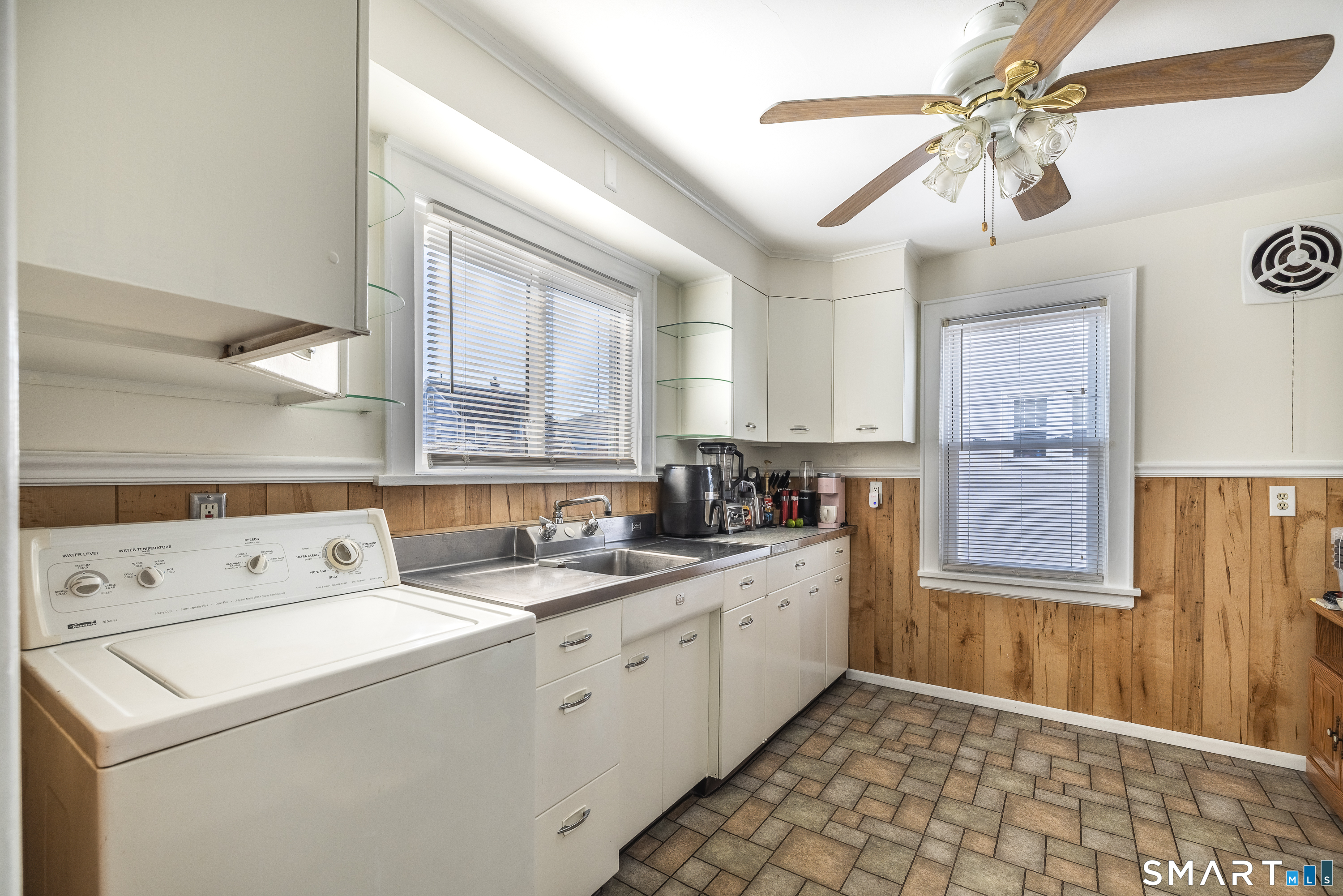 61 Astoria Avenue Bridgeport CT 06604