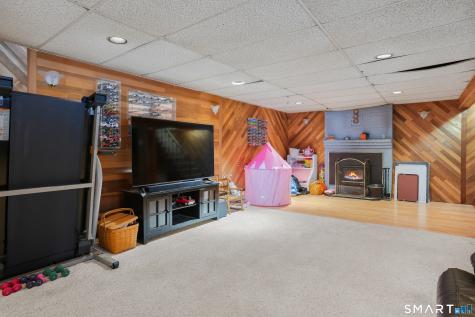 25 Sheffield Lane Bristol CT 06010