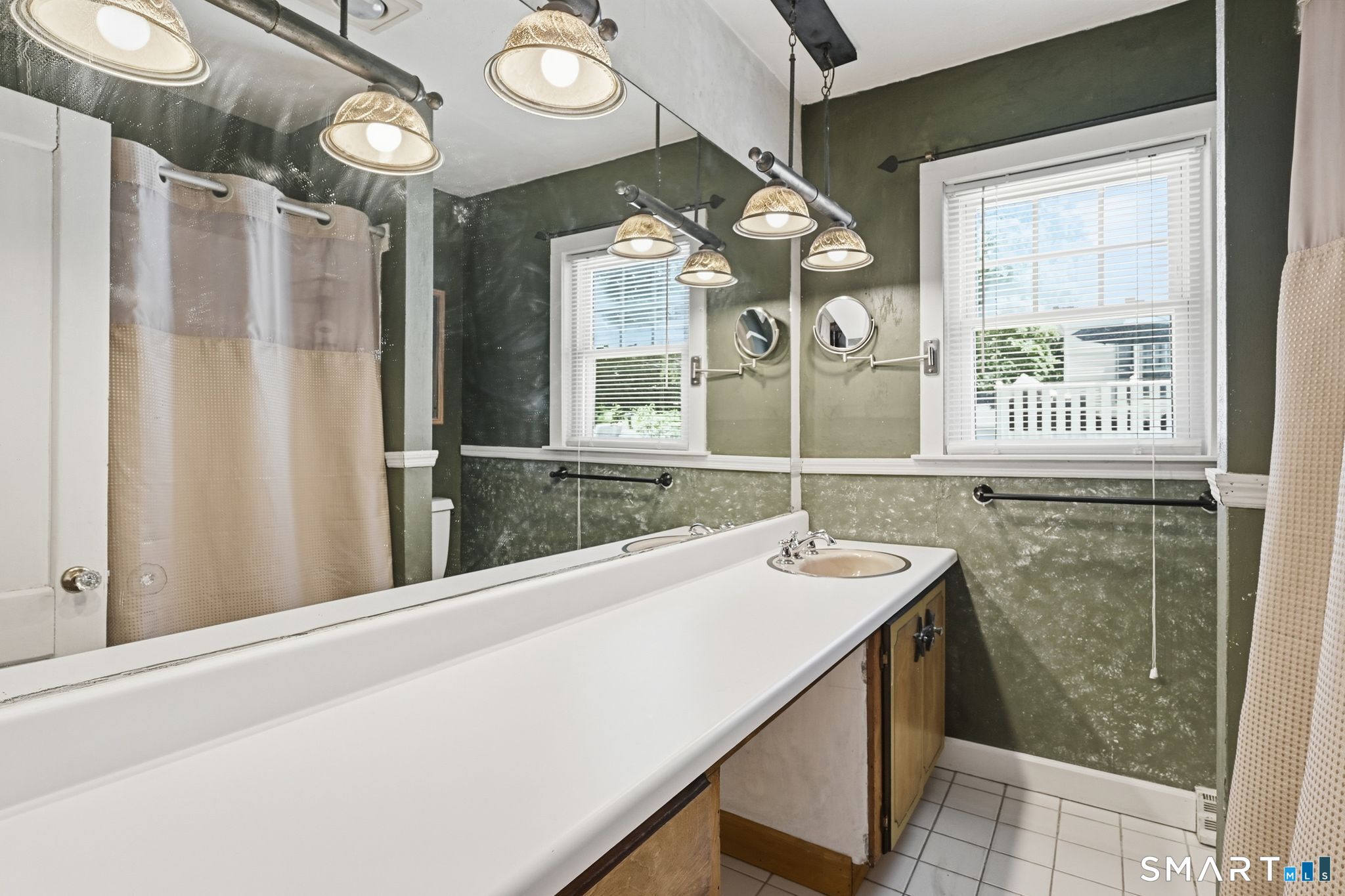 193 Woodbridge Street Manchester CT 06042