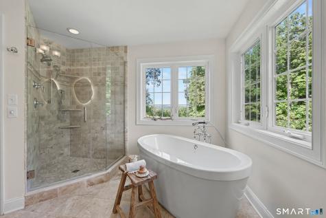 32 Guernsey Lane Avon CT 06001