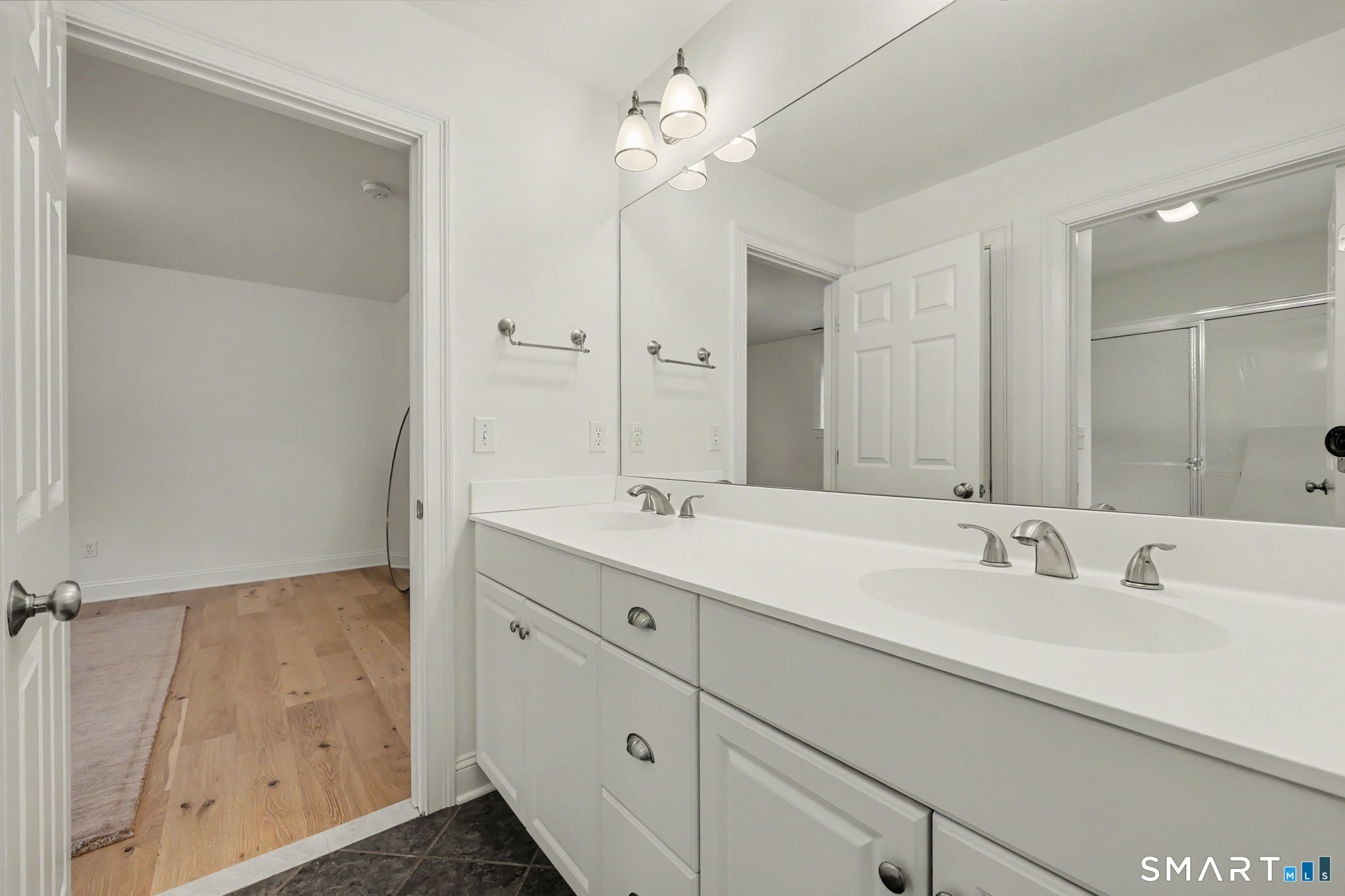 32 Guernsey Lane Avon CT 06001