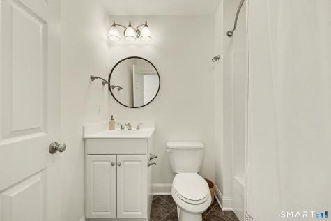 32 Guernsey Lane Avon CT 06001
