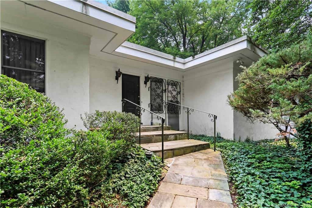 20 Briarwood Lane Stamford CT 06903