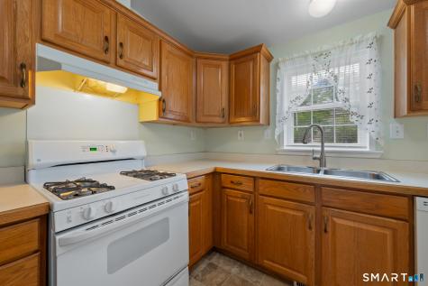 8 Rose Court East Windsor CT 06088