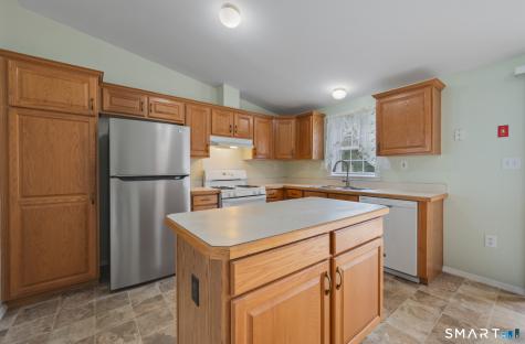 8 Rose Court East Windsor CT 06088