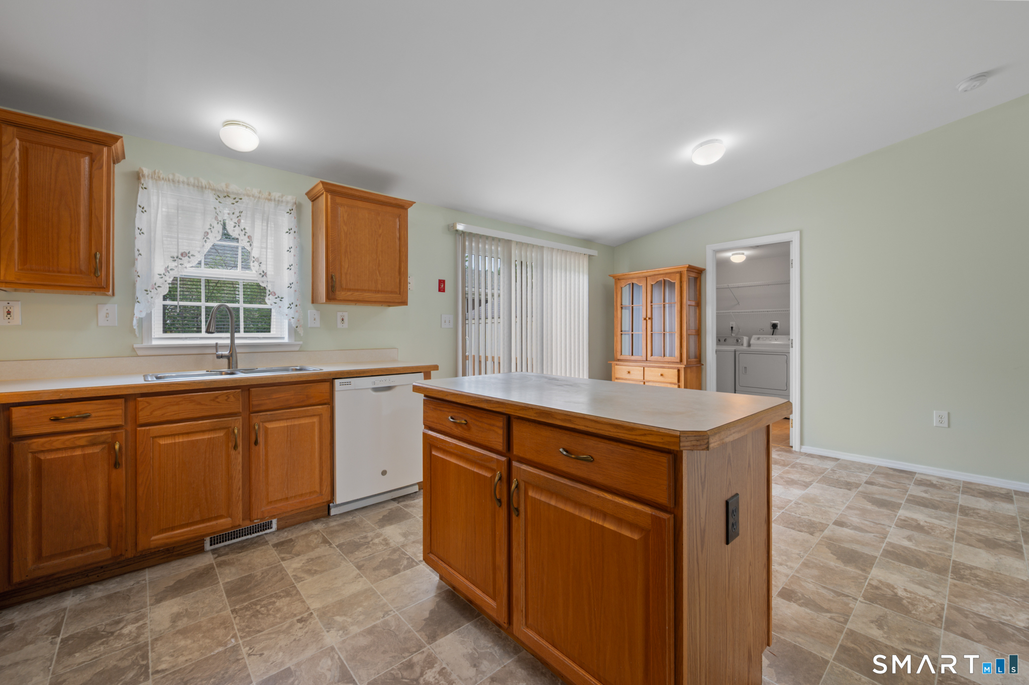 8 Rose Court East Windsor CT 06088