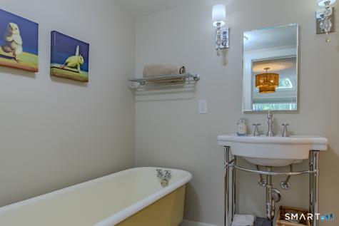 428 Simsbury Road Bloomfield CT 06002