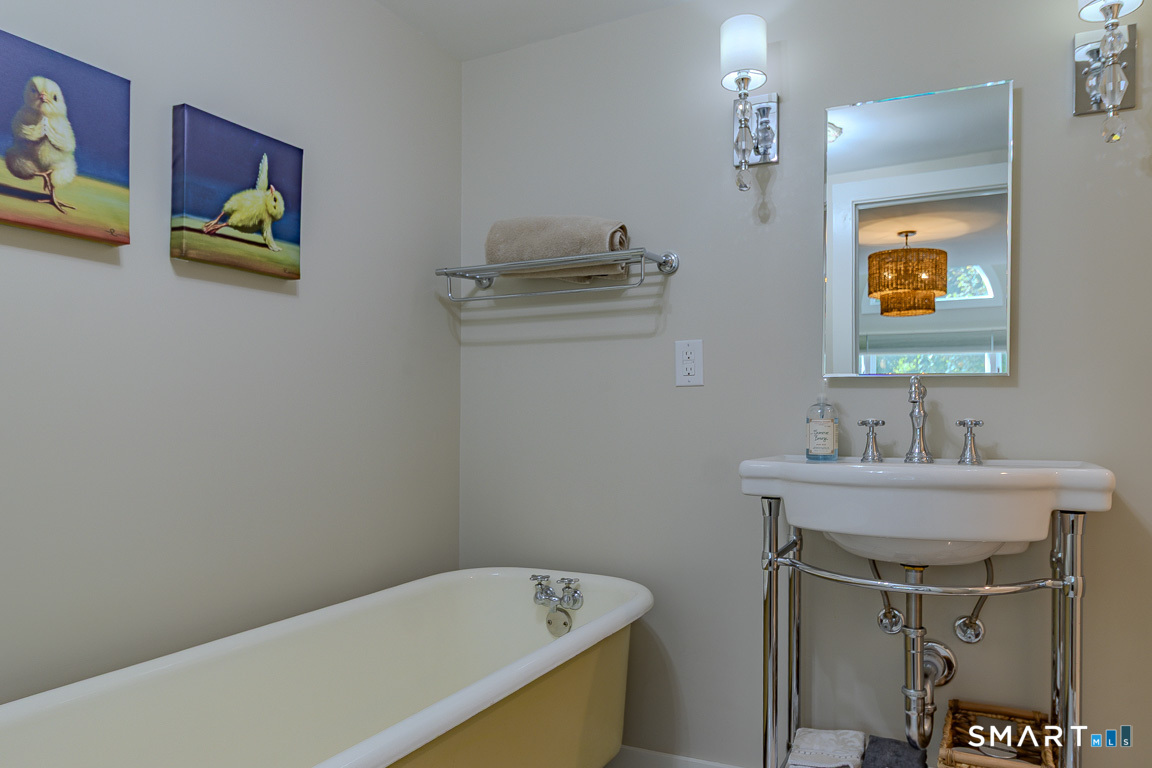 428 Simsbury Road Bloomfield CT 06002
