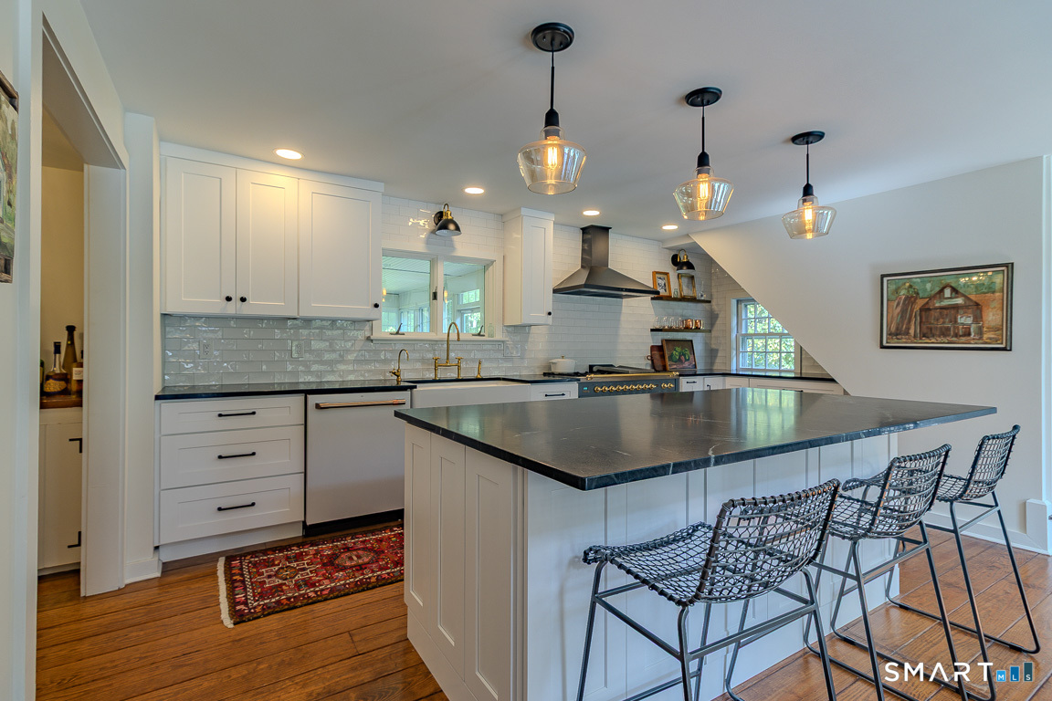 428 Simsbury Road Bloomfield CT 06002