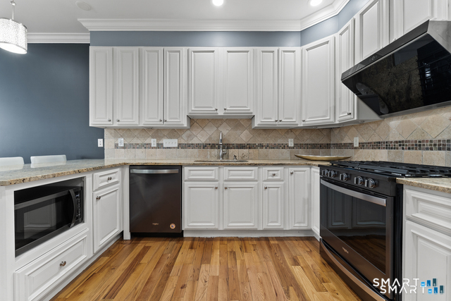 130 Brentwood Avenue Fairfield CT 06825