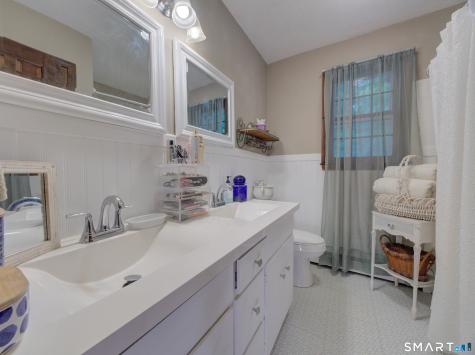 24 Queen Eleanor Drive Ledyard CT 06335