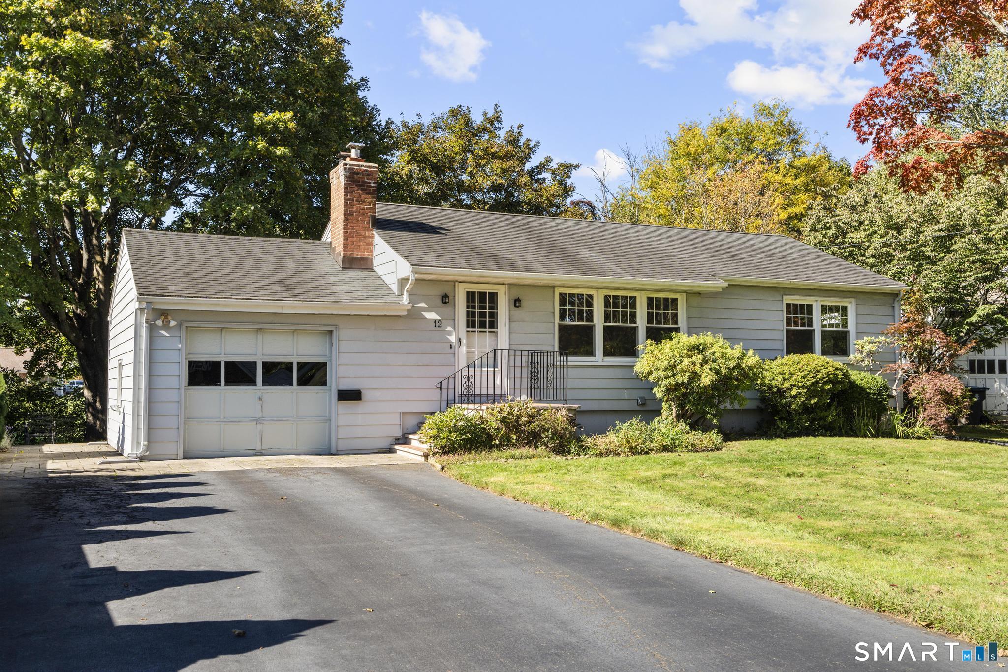12 Palmer Woods Circle Branford CT 06405
