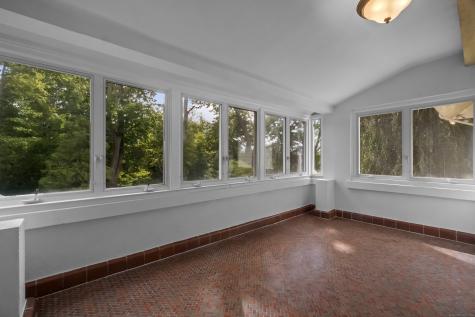 845 Ocean Avenue New London CT 06320