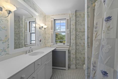 845 Ocean Avenue New London CT 06320