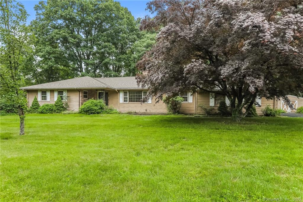 10 Stone Fence Lane Newtown CT 06470