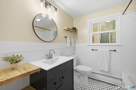 52 Fernwood Drive Simsbury CT 06070